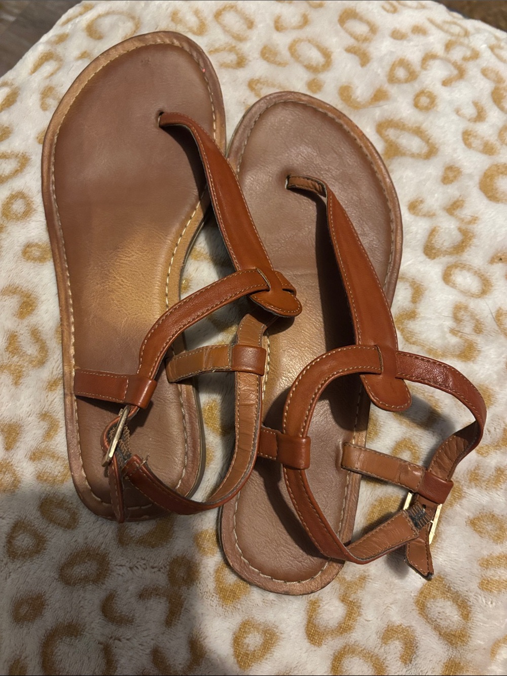 Leather T-Strap Sandals - Brown